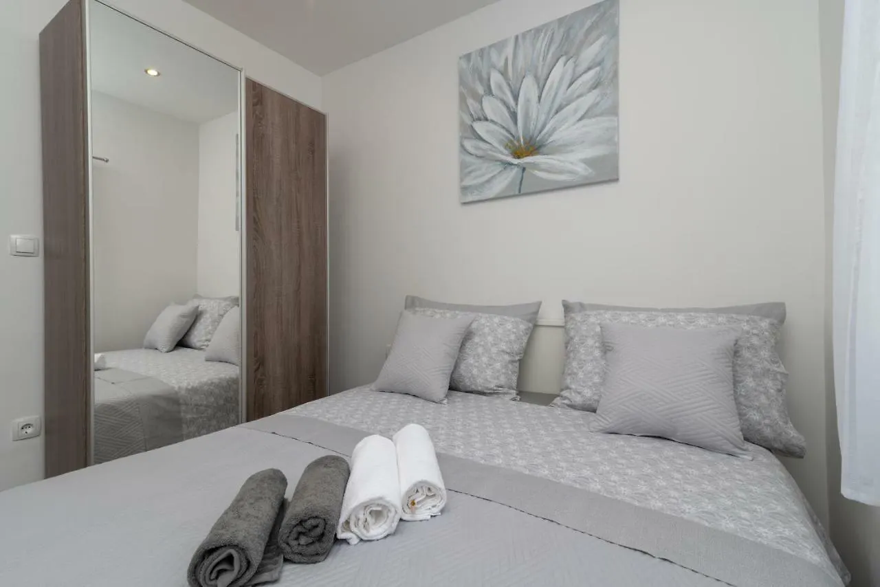 Apartmani Dalmacija Seget Vranjica