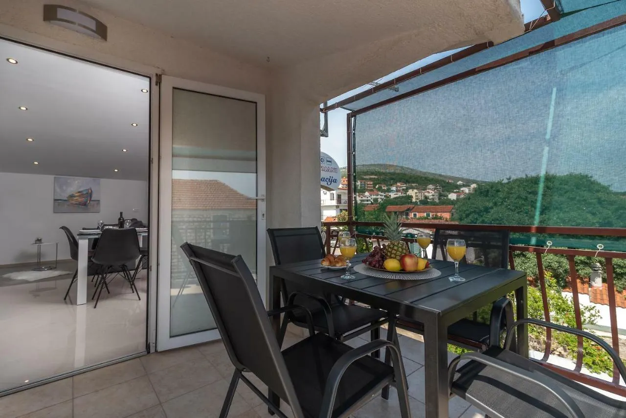 Appartement Apartmani Dalmacija Seget Vranjica Kroatië